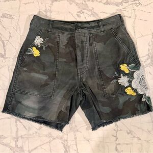 Free People Y2K Camo Floral Embroidered Utility Scout Shorts Raw Hem Boho Sz 0